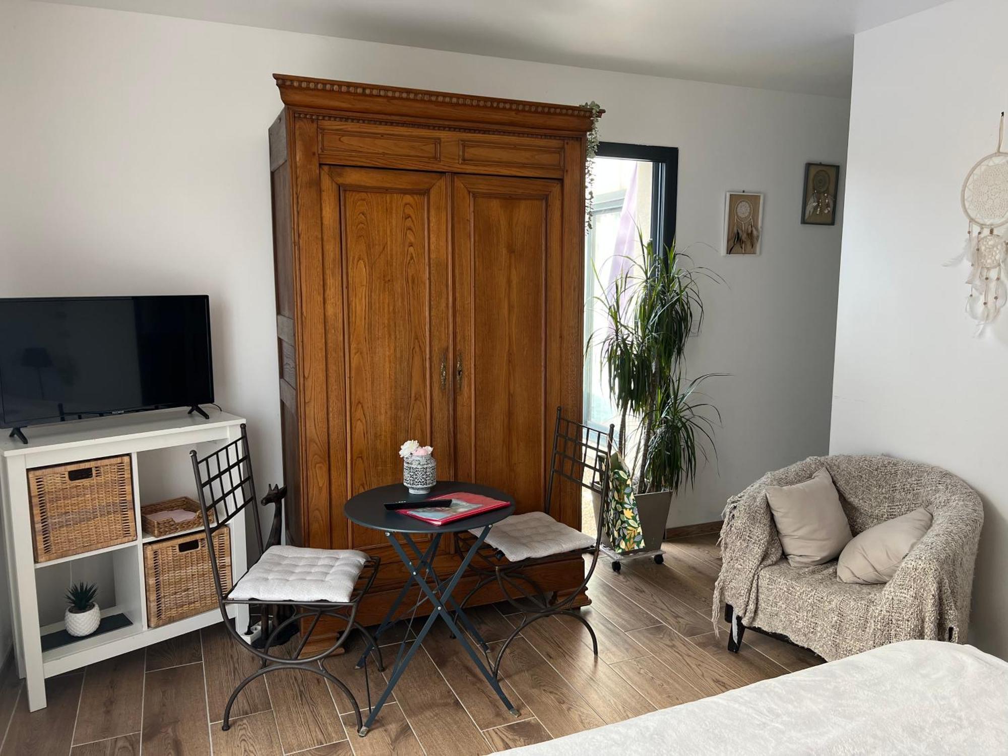 Quiniere - Entre Lac Et Foret - Hebergement Independant Avec Espace Kitchenette Blois Exterior photo